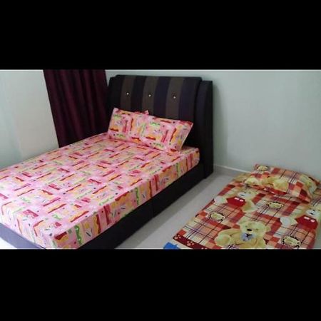 Coral Homestay Pekan Pangkor Esterno foto