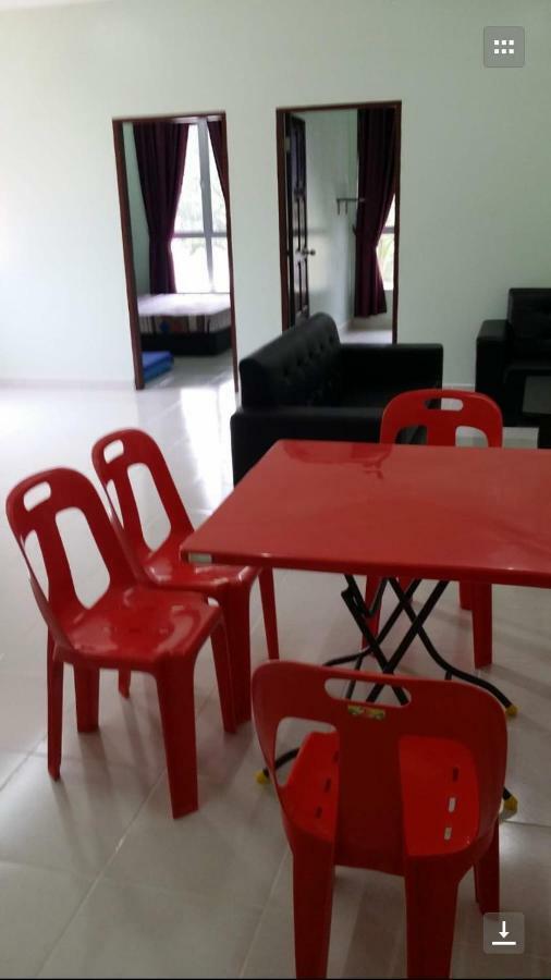 Coral Homestay Pekan Pangkor Esterno foto