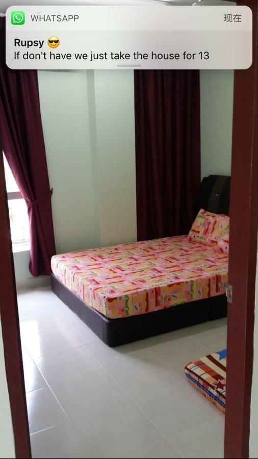 Coral Homestay Pekan Pangkor Esterno foto