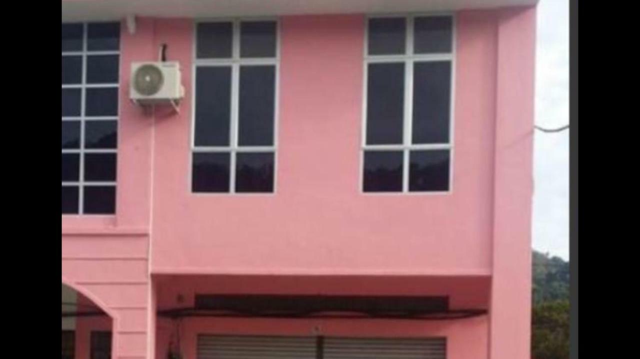 Coral Homestay Pekan Pangkor Esterno foto